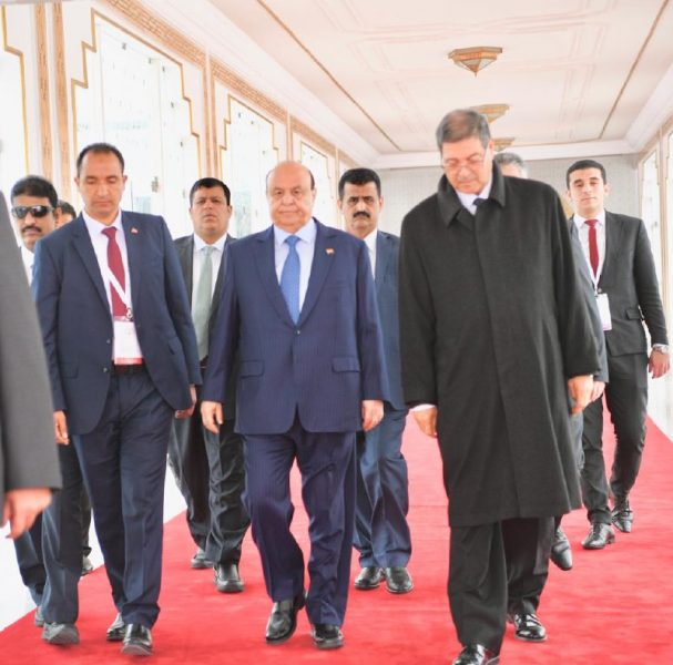 بعد مشاركته في القمة العربية بتونس.. رئيس الجمهورية يصل إلى الرياض