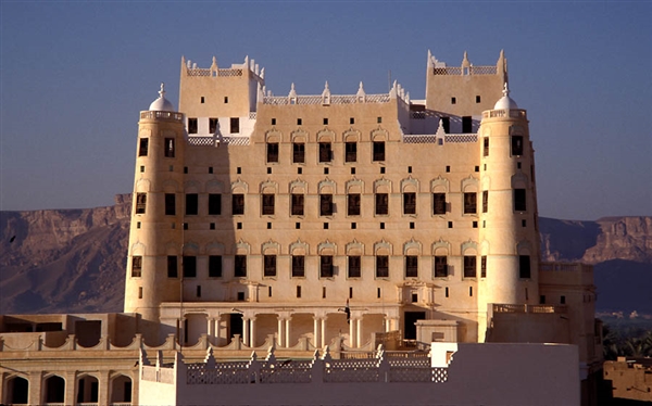 بعد فشلها سابقا.. الحكومة اليمنية تقرر استئناف عقد جلسات البرلمان في إحدى المحافظات المحررة