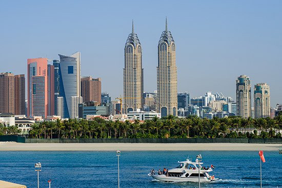 بعد اتهامها بالتسبب في انتشار فيروس كورونا.. دبي تغلق البارات والنوادي الليلية بعد تفشي “سلالات كورونا”