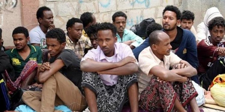 الاف المهاجرين الصوماليين يغادرون اليمن هربا من الحرب