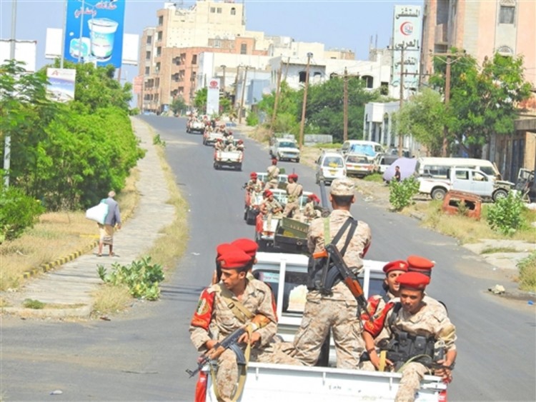 قيادة محور تعز: ما جرى أمام مقر قيادة الشرطة العسكرية هو شأن عسكري بحت جاء نتيجة لتدخل سلبي من خارج مؤسسة الجيش