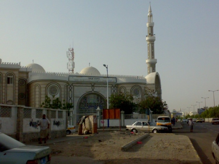 مجهولون يغتالون الشيخ عبدالرحمن العمراني إمام مسجد الصحابة في عدن