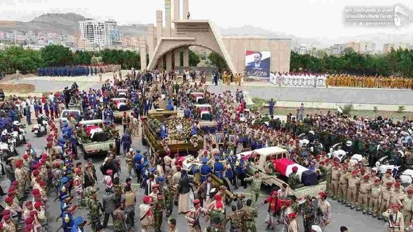 أطفال حوثيون يهينون ضباط كبار في الجيش.. تفاصيل مثيرة