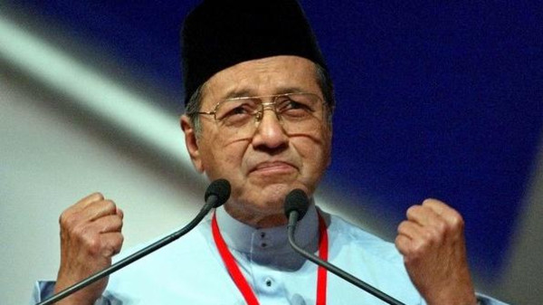 (FILES) This file photo taken on June 21, 2003 shows then-Malaysian prime minister and president of ruling party United Malays National Organisation (UMNO), Mahathir Mohamad, gesturing while delivering his closing speech at the UMNO general assembly in Kuala Lumpur. Former Malaysian premier Mahathir Mohamad has quit the ruling party UMNO in protest over the leadership of his successor Prime Minister Abdullah Ahmad Badawi, his son said on May 19, 2008. AFP PHOTO / FILES / Jimin LAI (Photo credit should read JIMIN LAI/AFP/Getty Images)