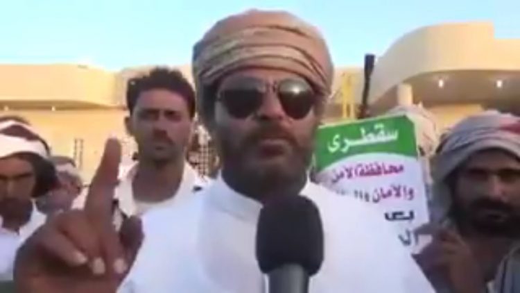 “لا تجبرونا على ما لا نريد”.. الشيخ “السقطري” يوجه رسالة شديدة اللهجة “للقوات الاماراتية”