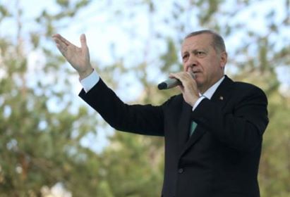 اردوغان يعلن عن حملة تبرعات لمواجهة كورونا في تركيا ويفتتحها براتب 7 أشهر