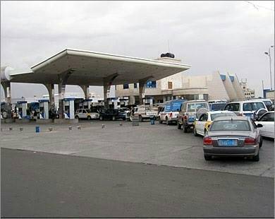 Sana’a: petrol stations sells oil as the same price of the Black Market