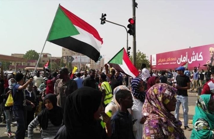 تحت شعار “العدالة أولا”.. آلاف السودانيين يطالبون بمحاسبة المتورطين في فض اعتصام الخرطوم