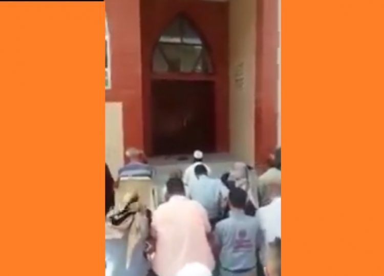 For the fifth day, residents in Aden perform prayers outside a closed mosque