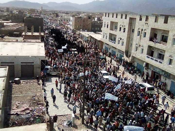 بعد فشلها عسكريا.. الإمارات تلجأ إلى تحريك الشارع في سقطرى لإسقاط المحافظة