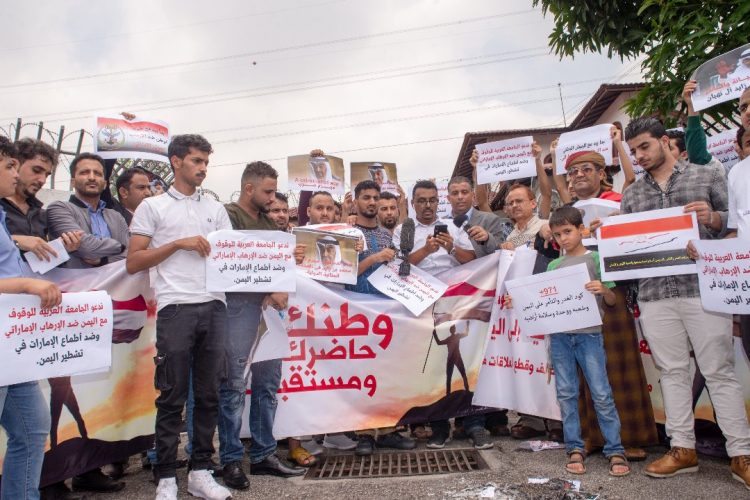 في بيان لها.. حشود يمنية في ماليزيا تطالب بمحاكمة “بن زايد” كمجرم حرب والتصدي لانقلاب الانتقالي