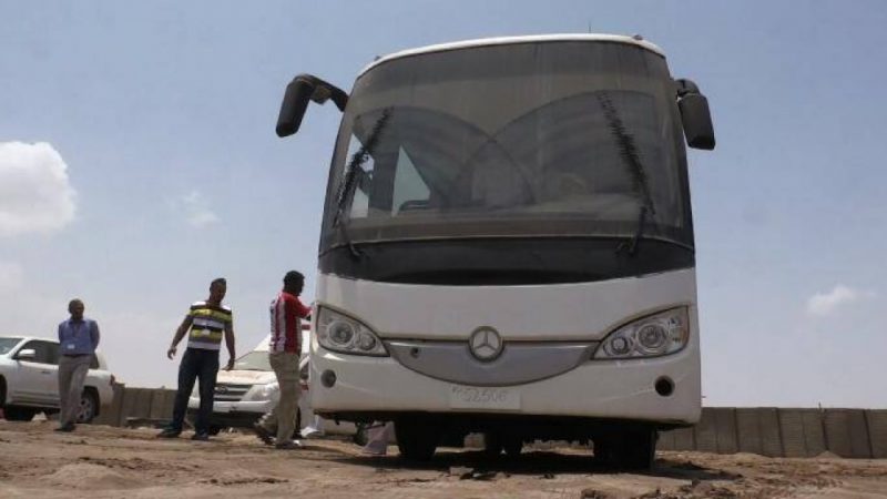 بعد ان اخفتها مليشيات الإمارات من مطار عدن.. ظهور حافلة الركاب بيد مليشيات الحوثي