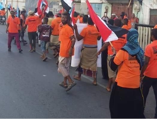 Cleaners in Aden organize protest against separatist militias 