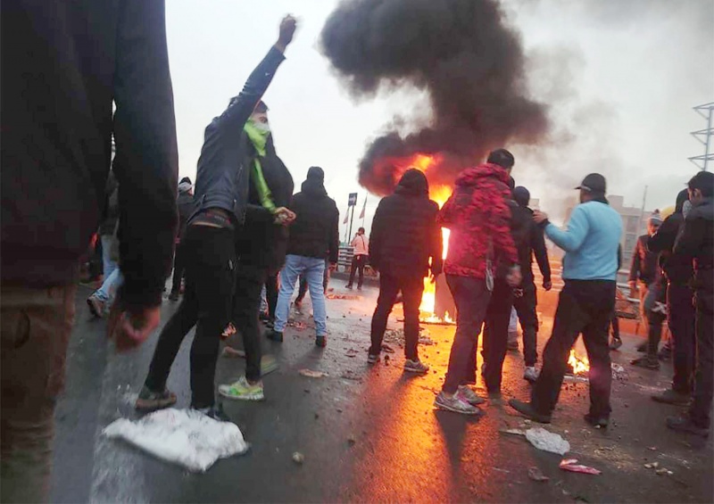 بعد أن كسرت حاجز الخوف.. حراك مدينة “بهبهان” يؤسس لانتفاضة شعبية في إيران