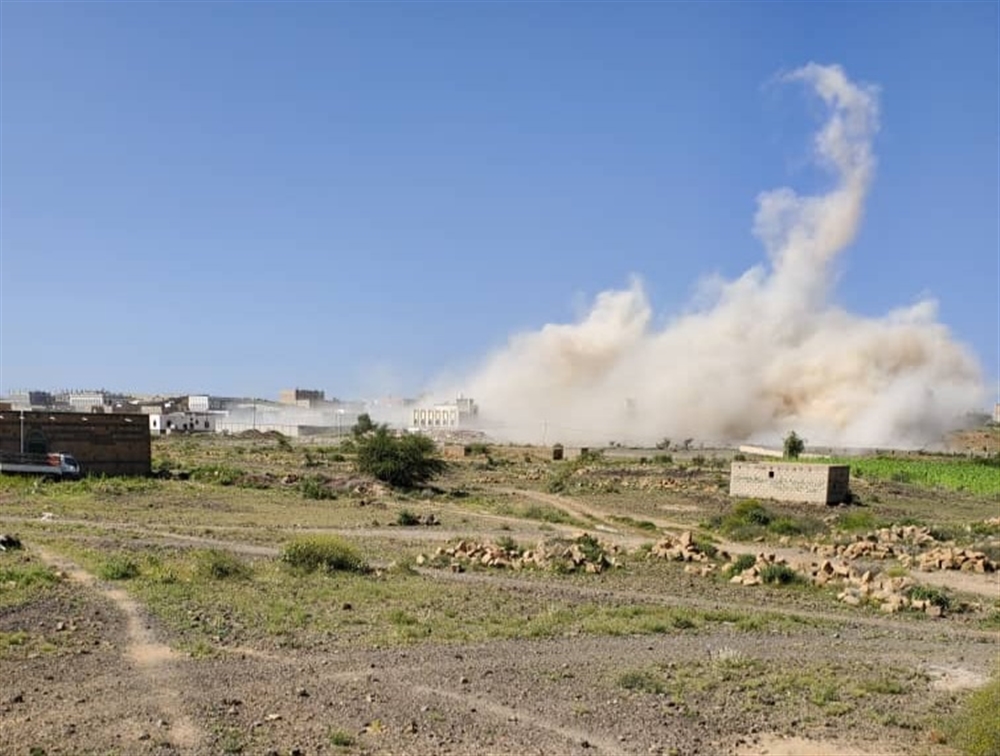 مليشيا الحوثي الإنقلابية تفجر منزلين في القريشية بالبيضاء