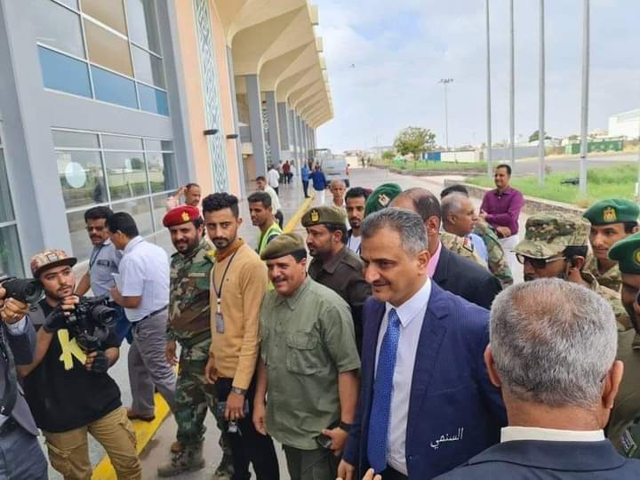 عاجل.. وصول اعضاء الحكومة اليمنية الجديدة إلى عدن