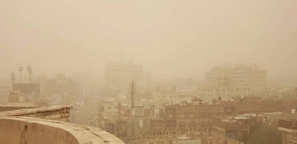 موجة غبار تجتاح عدة محافظات في اليمن