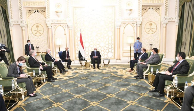 خلال لقائه المبعوث الأمريكي.. الرئيس هادي يؤكد دعمه لجهود المبعوث الرامية لتحقيق السلام