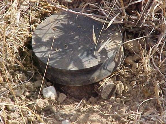 مقتل شقيقين في الجوف وإصابة 4 مدنيين في تعز بألغام مليشيا الحوثي