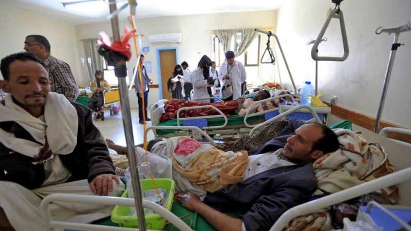 مستشفيات صنعاء تعاني حالة عجز كبيرة بعد وصول عشرات الجثث ومئات الجرحى من جبهات القتال