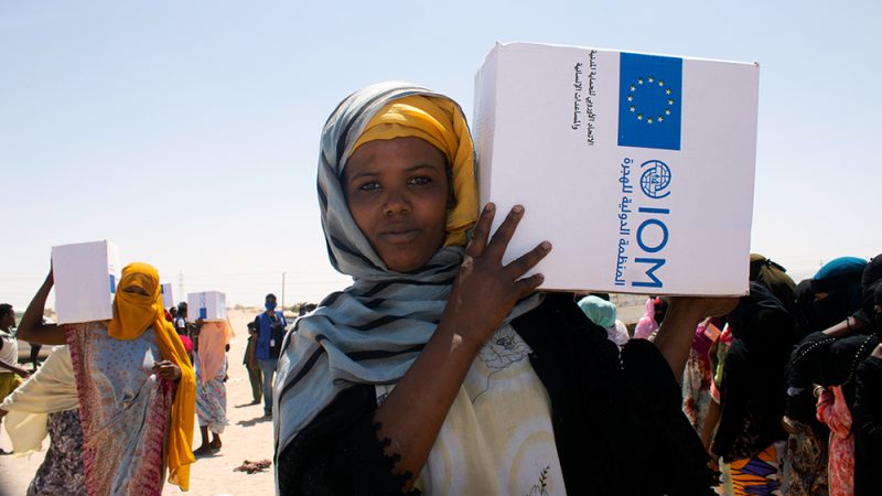 الهجرة الدولية والإتحاد الأوروبي يقدمان مساعدات لـ125,000 مهاجر في اليمن