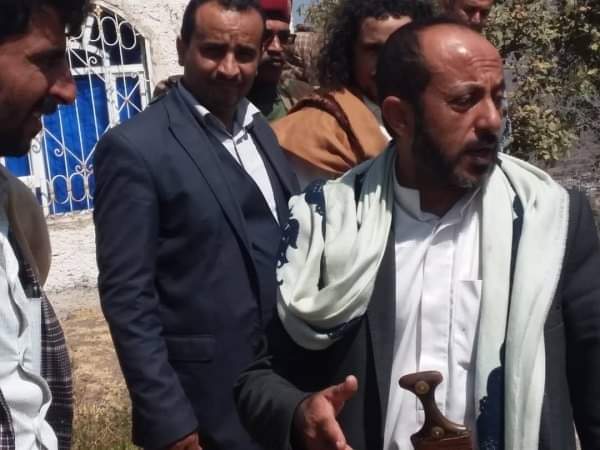 لاقت الحادثة تنديدا واسع.. قيادي حوثي يقتحم منزل مواطن في إب ويتهجم عليه بلغة مناطقية