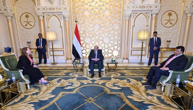 رئيس الجمهورية يشيد بالجهود الامريكية لإحلال السلام في اليمن