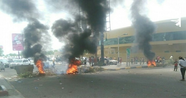 مظاهرات غاضبة لليوم الثاني على التوالي في عدن ضد المجلس الانتقالي