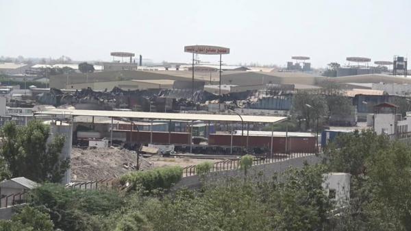 مليشيا الحوثي تجدد قصف مجمع إخوان ثابت بالحديدة