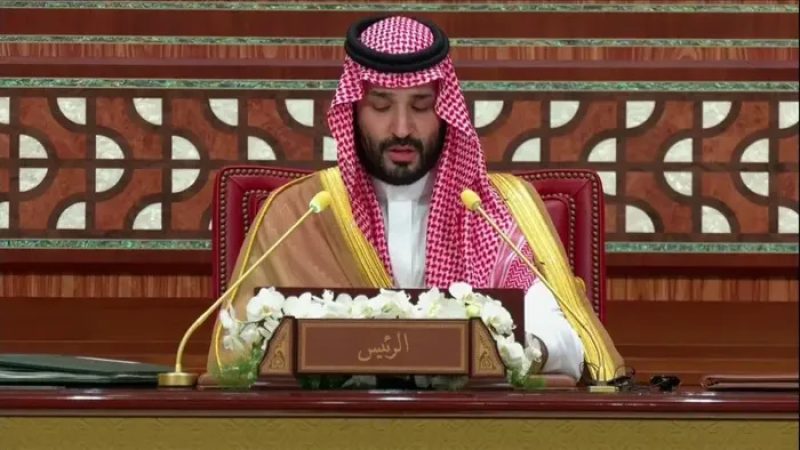 دعوة ولي العهد السعودي لضمان سلامة الملاحة البحرية وسط استمرار هجمات الحوثيين