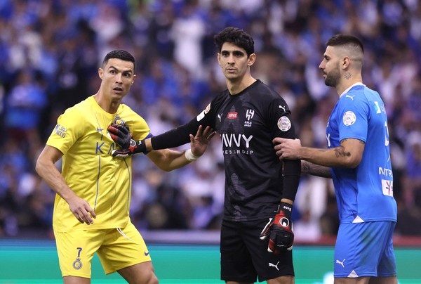 الهلال يعلن جاهزية ياسين بونو لمواجهة النصر في ديربي الرياض