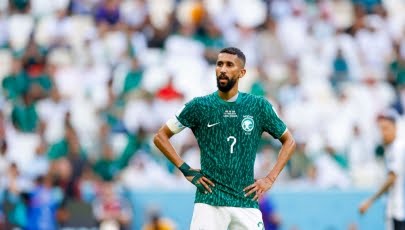 إصابة قائد المنتخب السعودي سلمان الفرج بقطع في الرباط الصليبي