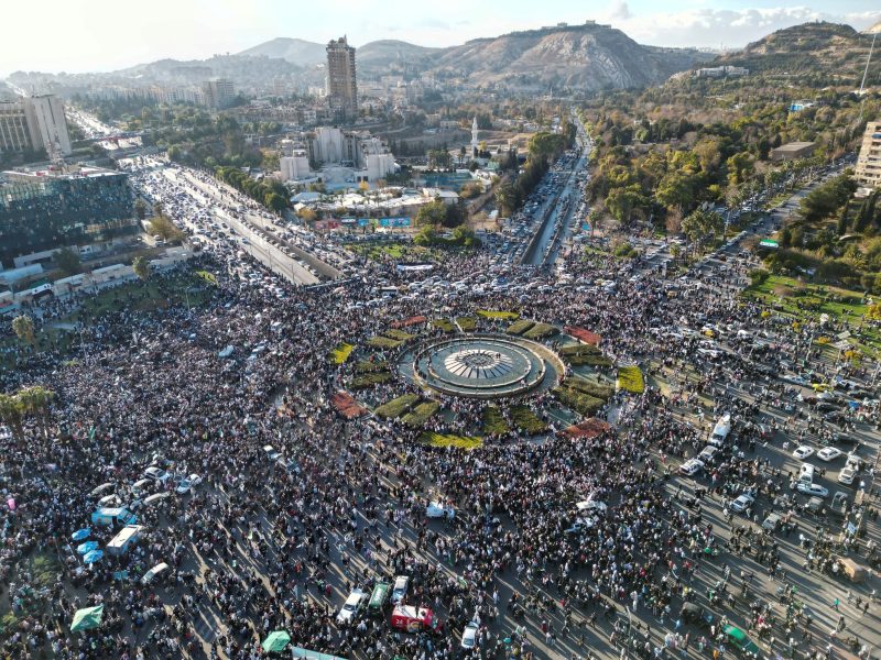 الاحتفالات تعم سوريا بعد سقوط نظام الأسد