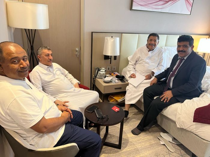طارق صالح يتفقد صحة السياسي البارز عبدالله عوبل