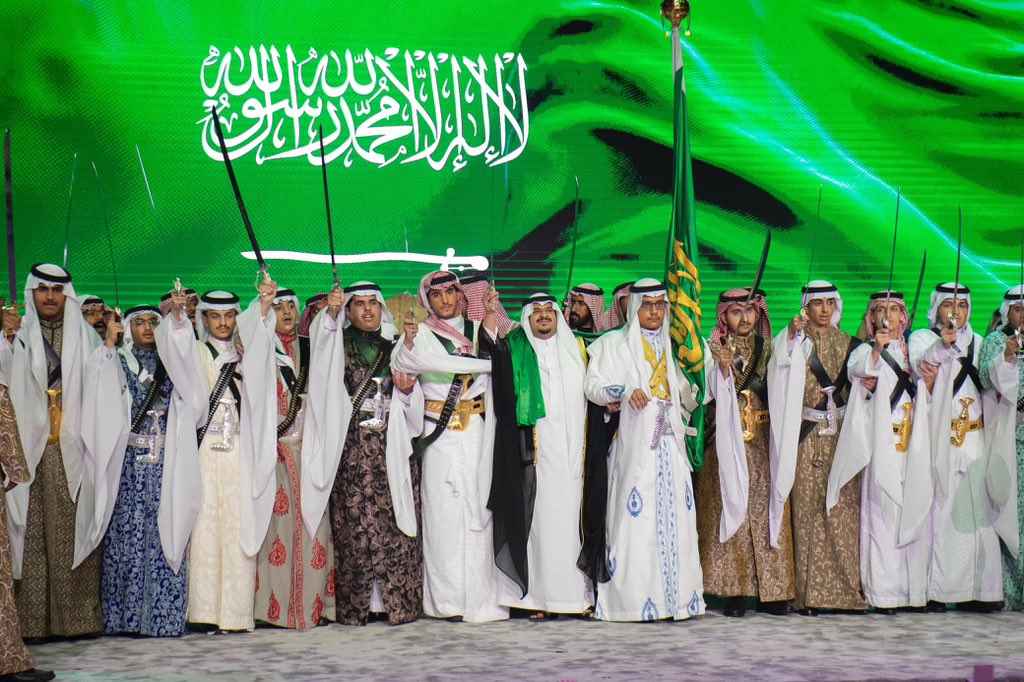 صور تخرج نجل بدر العساكر مدير مكتب محمد بن سلمان تثير التفاعل