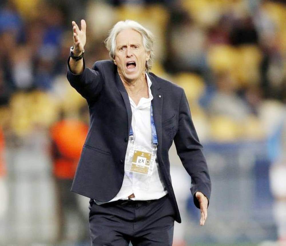 اقالة جيسوس تثير الجدل وتكلف الهلال 1.8 مليون يورو