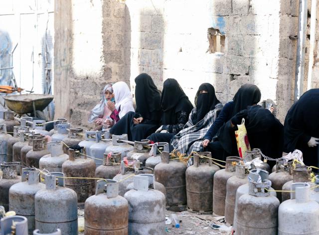 الحوثيون يقرّون إجراءات عاجلة بشأن أزمة الغاز المنزلي