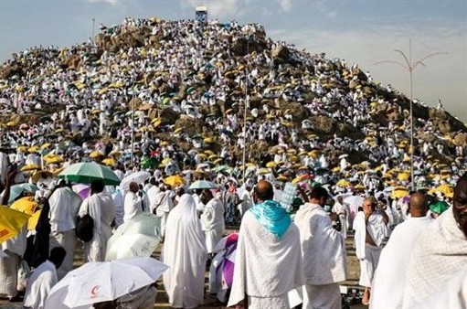 وزير الأوقاف اليمني يعلن بدء رحلات الحج من مطار عدن