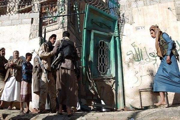 تهجير قسري لسكان مدينة العمال بالحديدة من قبل الحوثيين بذريعة قصف إسرائيلي