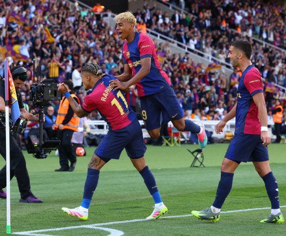 برشلونة يكتسح ريال مدريد برباعية تاريخية في الشوط الأول