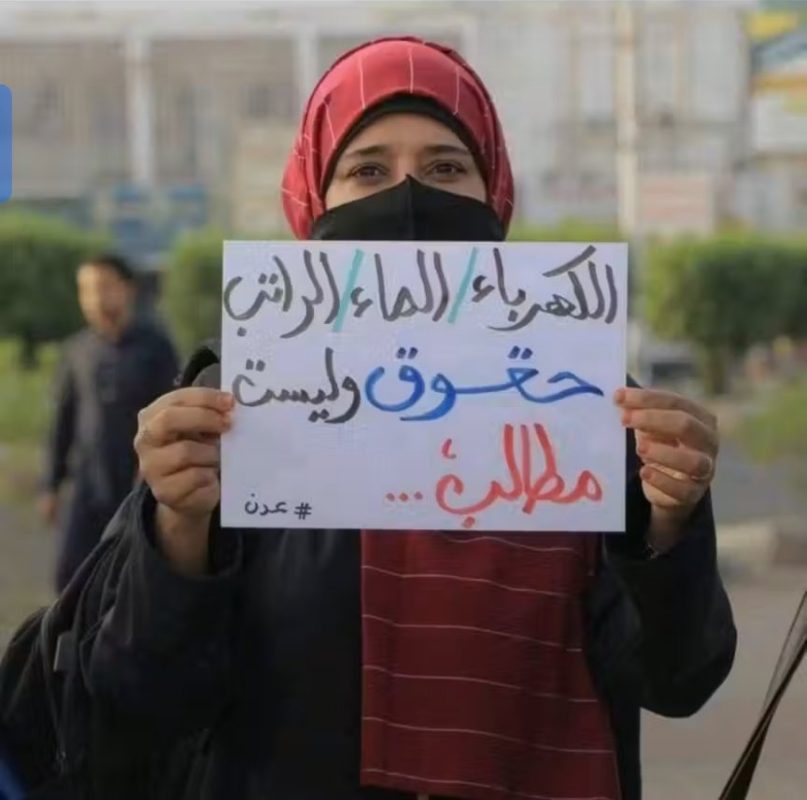على رأسهم بن بريك.. مسؤولون يمنيون يعلقون على "ثورة النسوان" في عدن