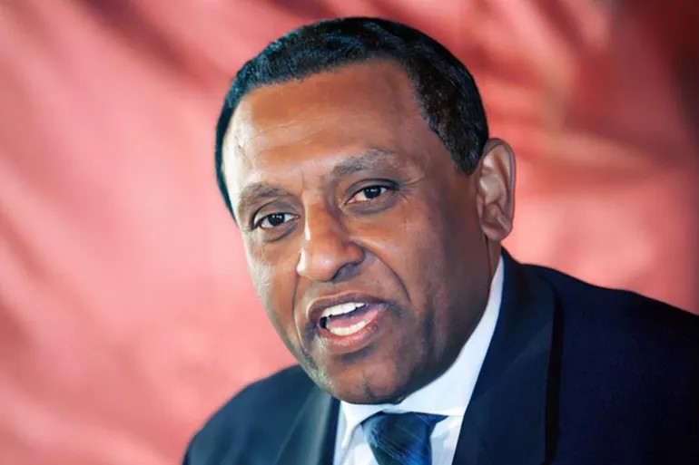 البرهان يصدر مرسومًا بتعيين رئيس وزراء جديد في السودان