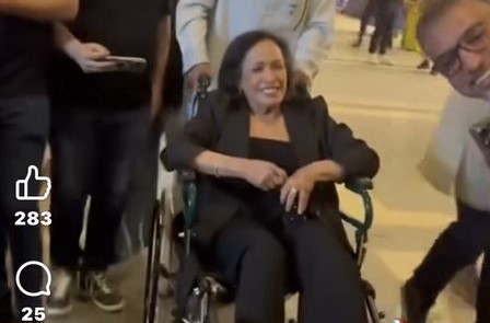 الفنانة حياة الفهد تظهر على كرسي متحرك في العراق وتثير قلق جمهورها