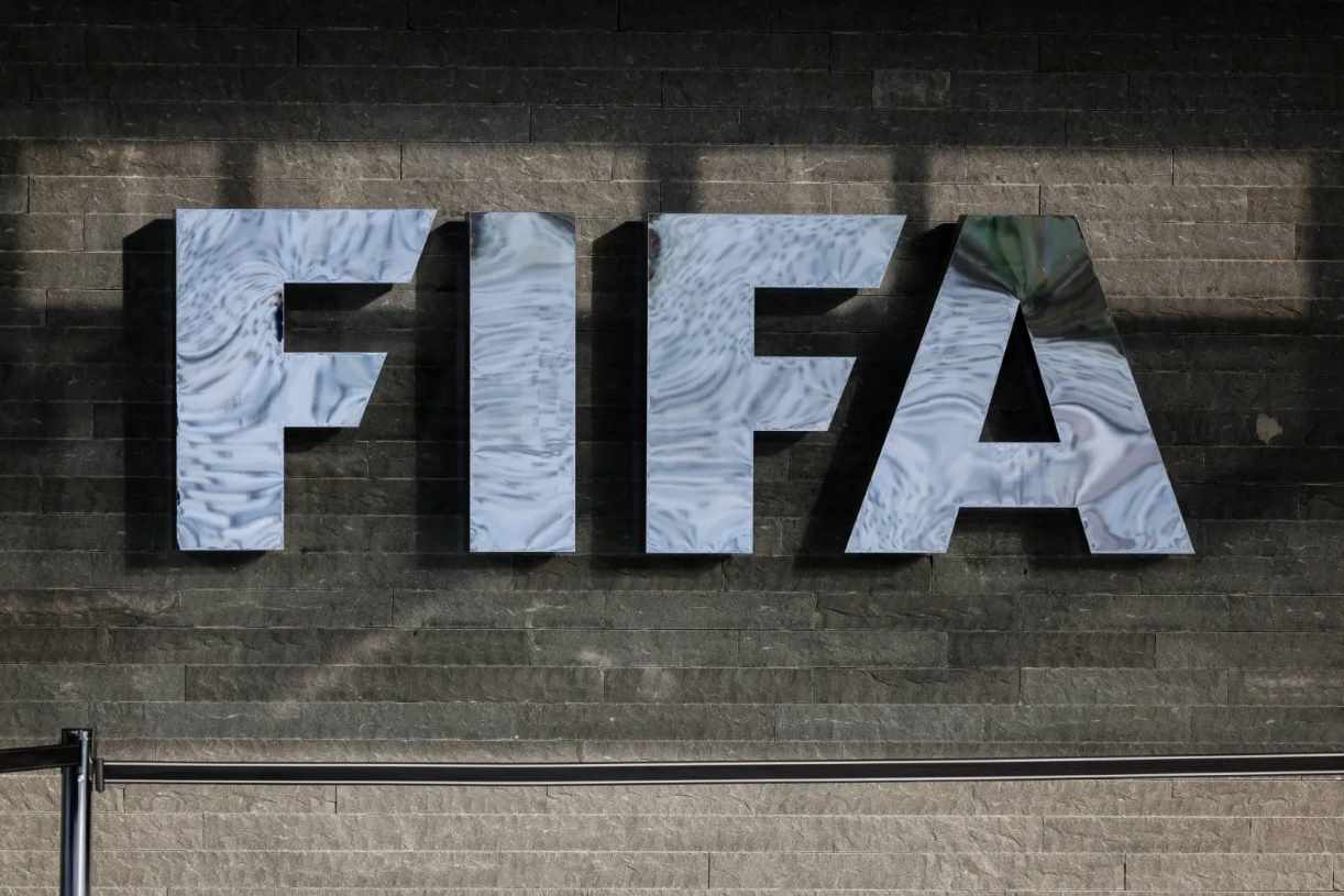 فيفا يفرض حظرًا على ليون الفرنسي بسبب دين 2000 يورو