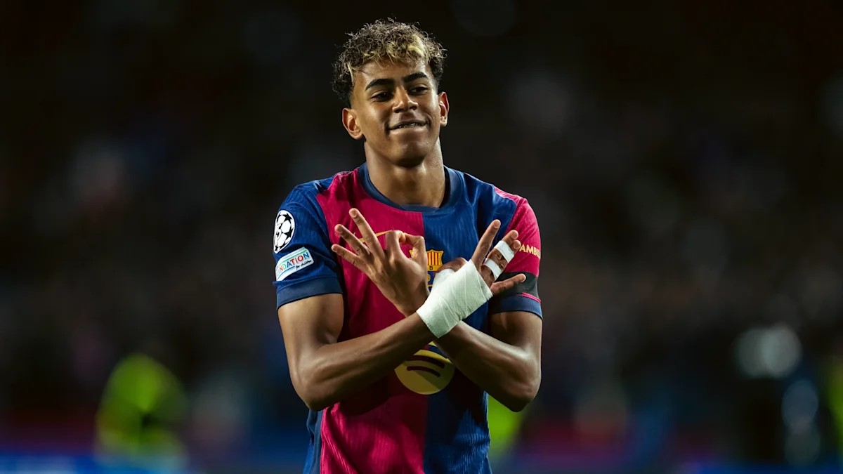 برشلونة يعلن تجديد عقد النجم الشاب لامين يامال حتى 2031