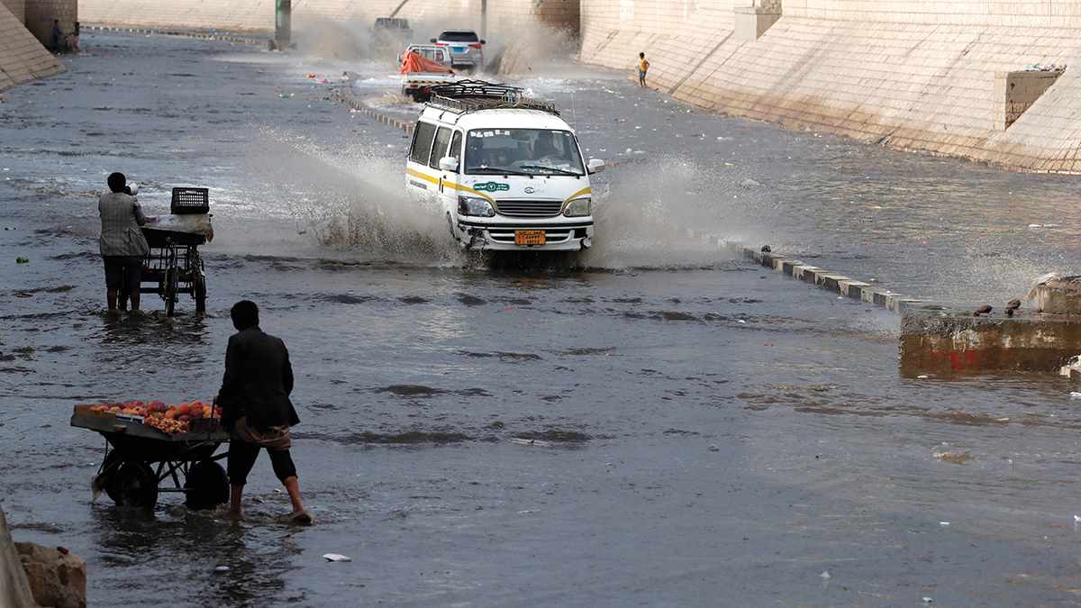 توقعات بحدوث أمطار رعدية في 12 محافظة يمنية السبت المقبل