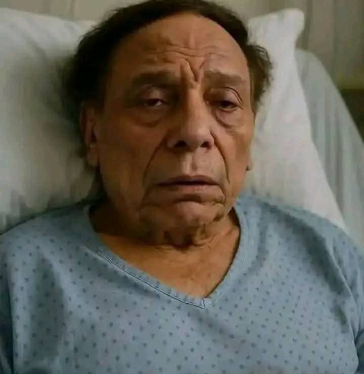 صورة مثيرة للجدل تظهر عادل إمام في وضع صحي مقلق.. ما الحقيقة؟