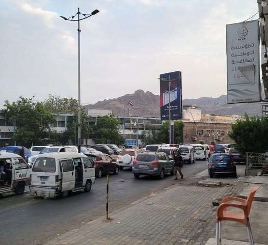 أزمة مرورية خانقة تعصف بقلب عدن