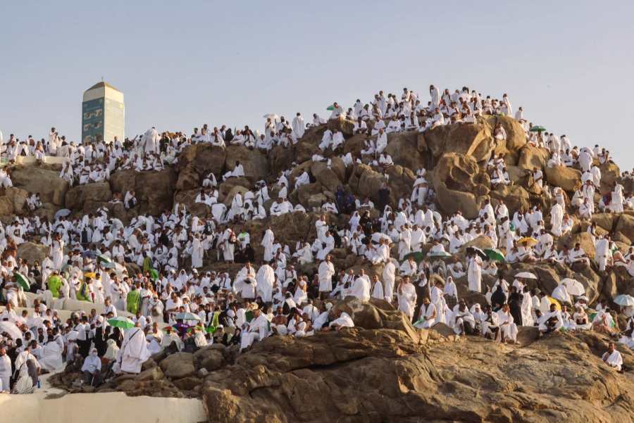 أحاديث نبوية تدل على فضل يوم عرفة والأعمال المشروعة للحجاج وغيرهم