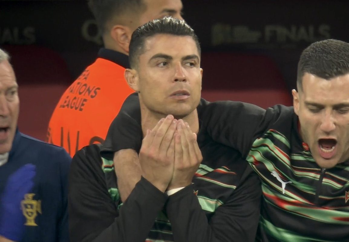 كريستيانو رونالدو يثير الجدل وهو يدعي على الطريقة الإسلامية خلال ركلات الترجيح في نهائي دوري الأمم الأوروبية